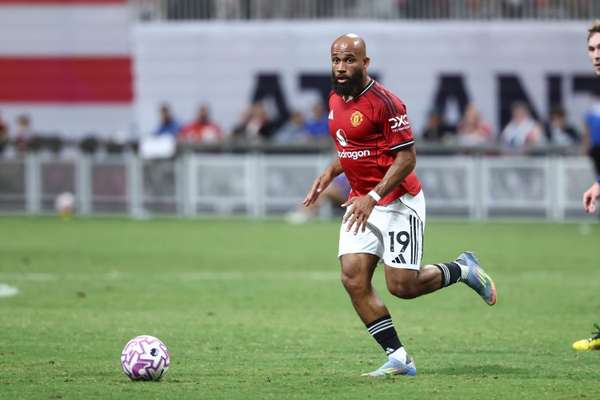 联赛杯爆冷出局！姆伯莫一球一失点，曼联点球大战憾负英乙格林斯比