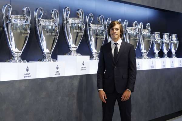 卡雷拉斯转会内幕：皇马四个月博弈终迎青训瑰宝回归