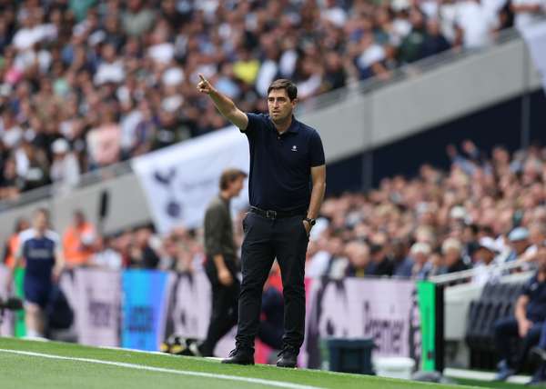 樱桃军团零封蓝军 伊劳拉盛赞斯科特中场统治力