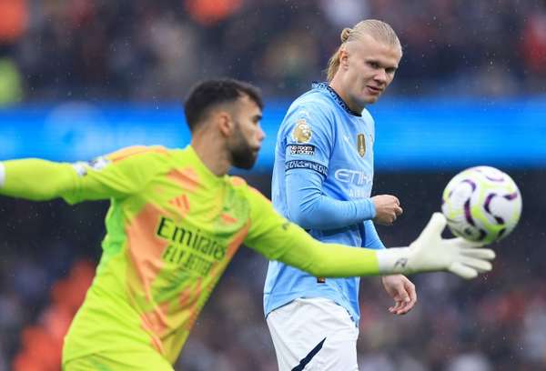 希曼谈门将之道：拉亚渐入佳境 多纳鲁马庆祝动作该收一收